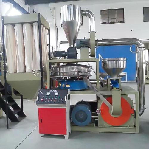 Moedor de pl&aacute;stico vs. Triturador vs. Granulador: De qual m&aacute;quina sua empresa realmente precisa?